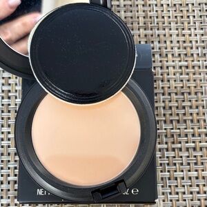 MAC STUDIO CAREBLEND PRESSED POWDER - Light Plus - NEW